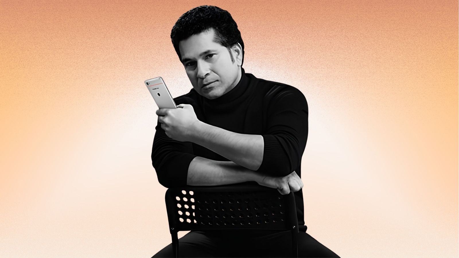 Sachin Tendulkar holding a Smartron phone Sachin Tendulkar holding a Smartron phone