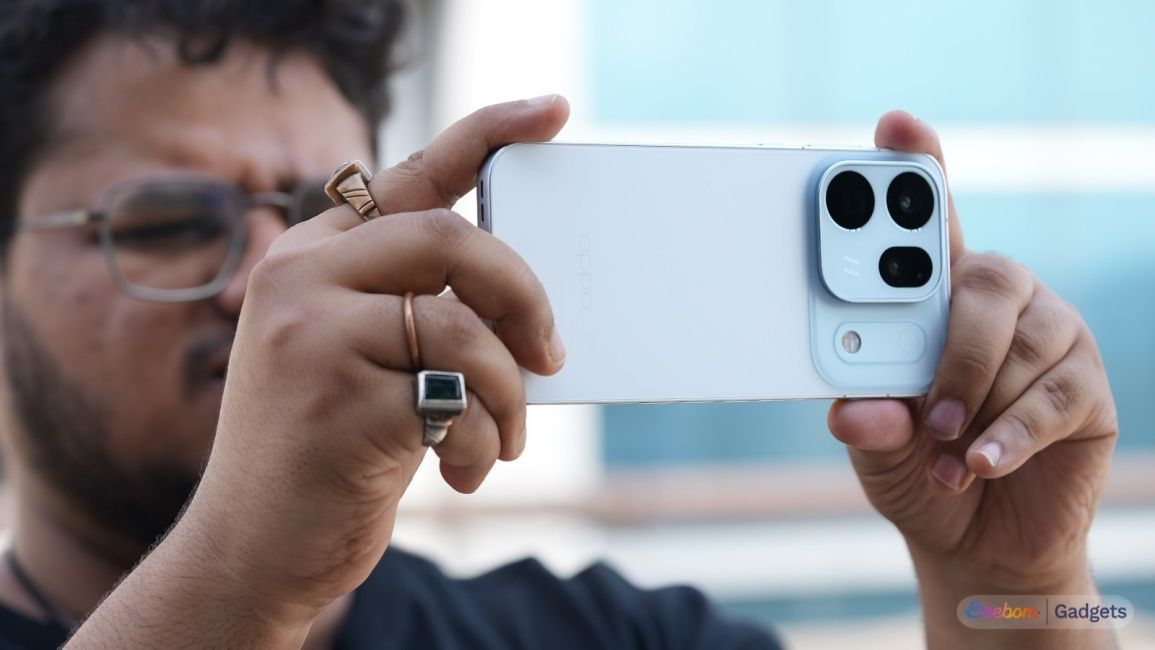 shot of the Oppo Find X10 in hands while taking photos