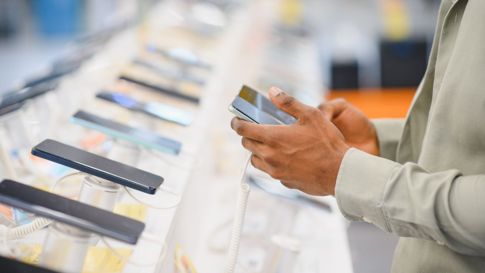 Smartphone Sales Just Hit a 14-Year Low and the RAM Crisis Is to Blame thumbnail