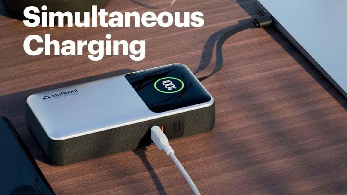 Stuffcool Giga Pro Max simultaneous charging showcased Stuffcool Giga Pro Max simultaneous charging showcased