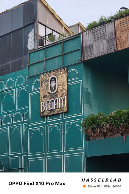 Oppo Find X10 Pro Max zoomed into Begam logo Oppo Find X10 Pro Max zoomed into Begam logo