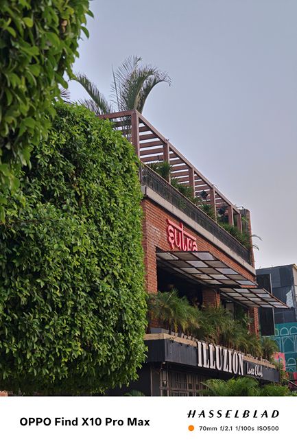 Oppo Find X10 Pro Max zoomed into Sutra logo Oppo Find X10 Pro Max zoomed into Sutra logo