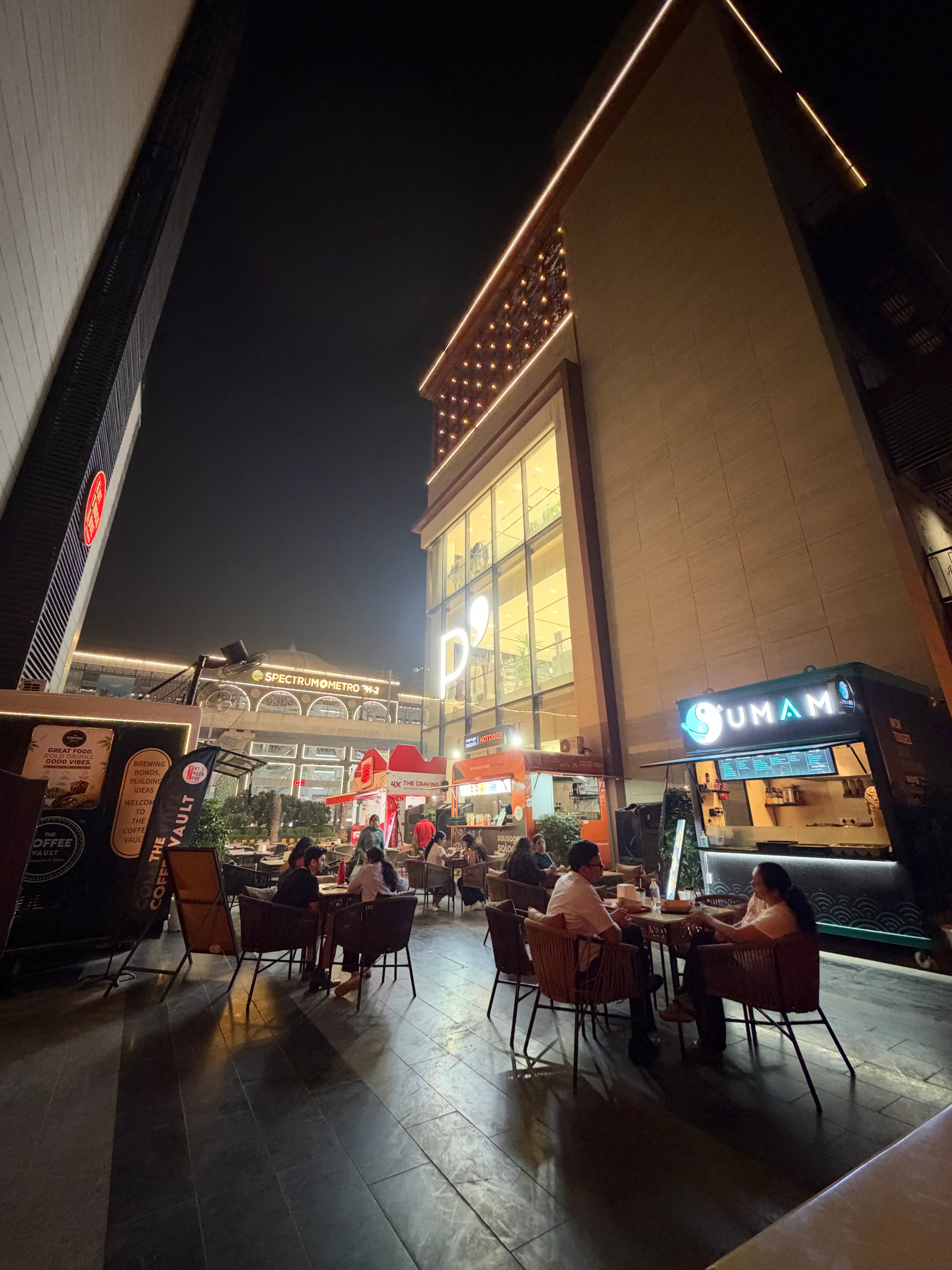 iPhone 18 Pro Max ultrawide with people sitting in a foodcourt iPhone 18 Pro Max ultrawide with people sitting in a foodcourt