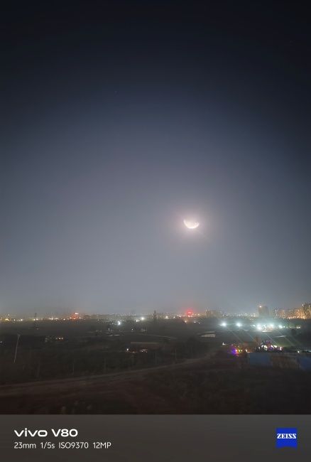 Capturing the moon using the Super Moon feature shot on Vivo V80