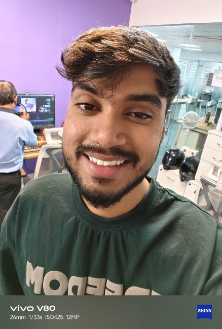 Indoor selfie shot captured on Vivo V80 front camera