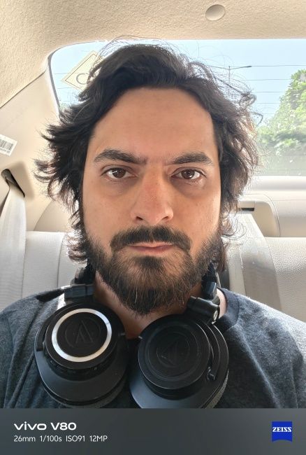 Selfie in a cab captured on Vivo V80 front camera