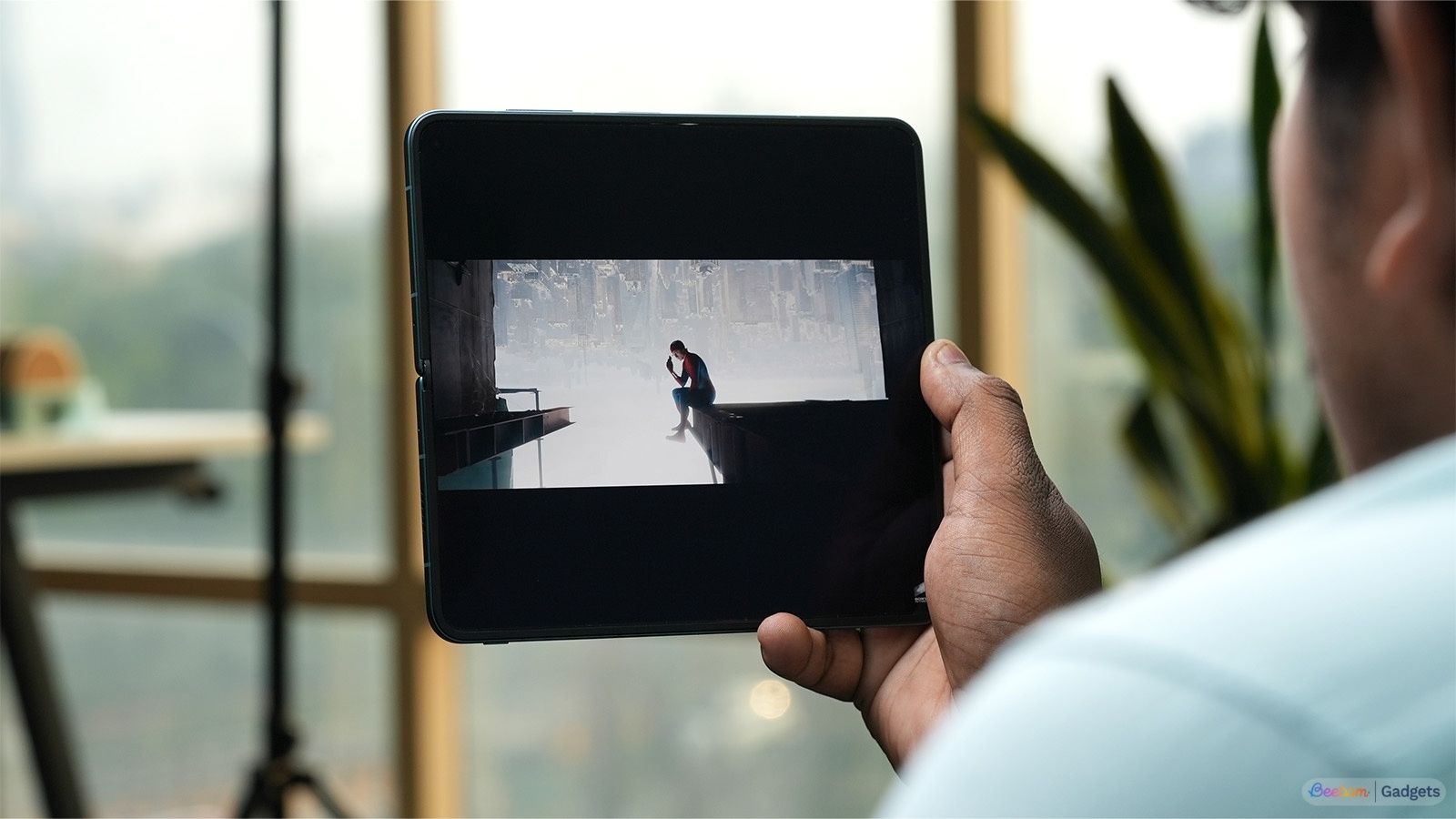 Watching movie on inner screen of Vivo X Fold 6