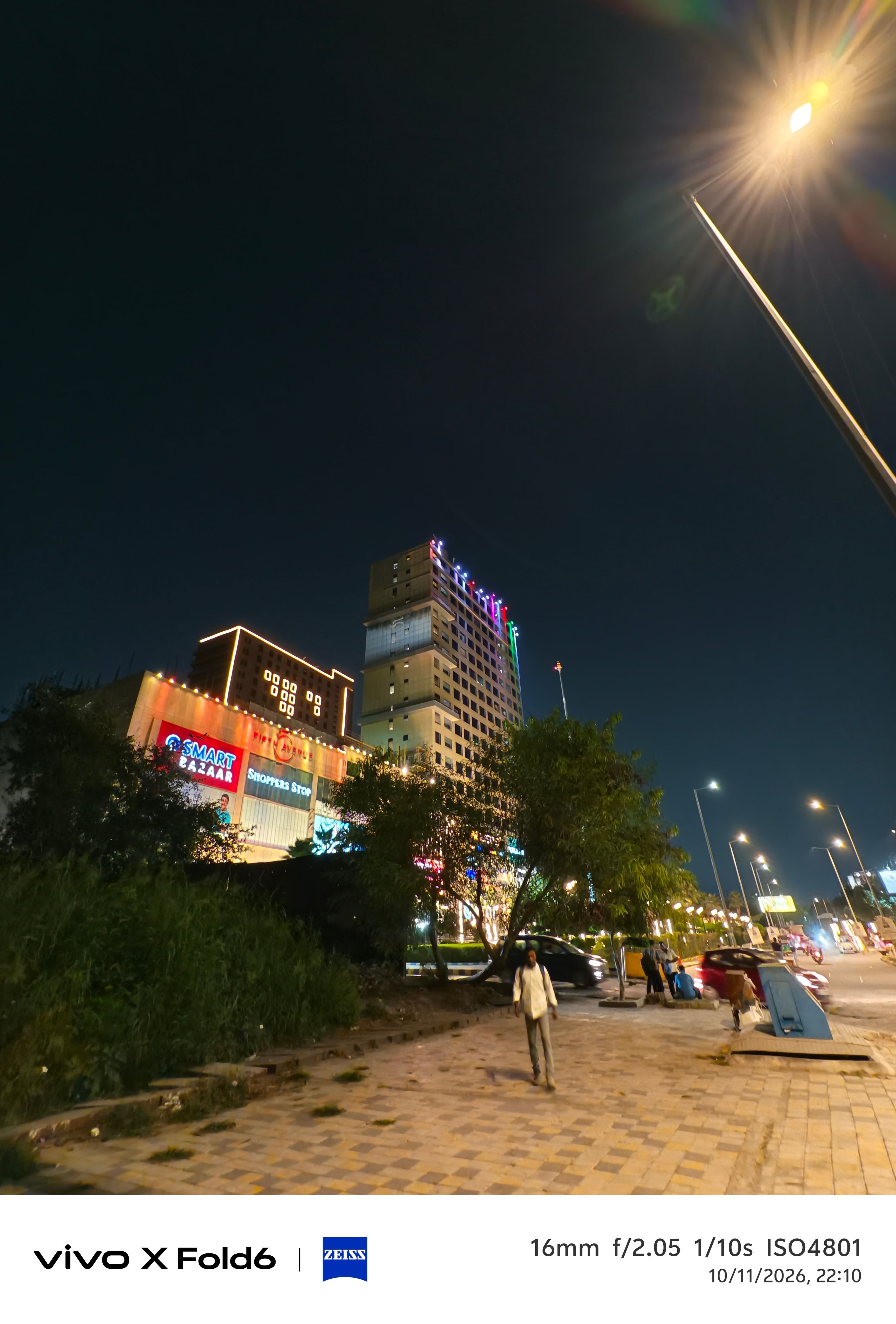 Vivo X Fold 6 day time outdoors mall ultrawide shot