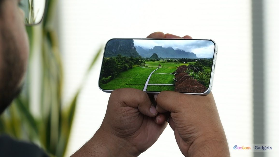 Watching a scenic video on the Oppo Find X10